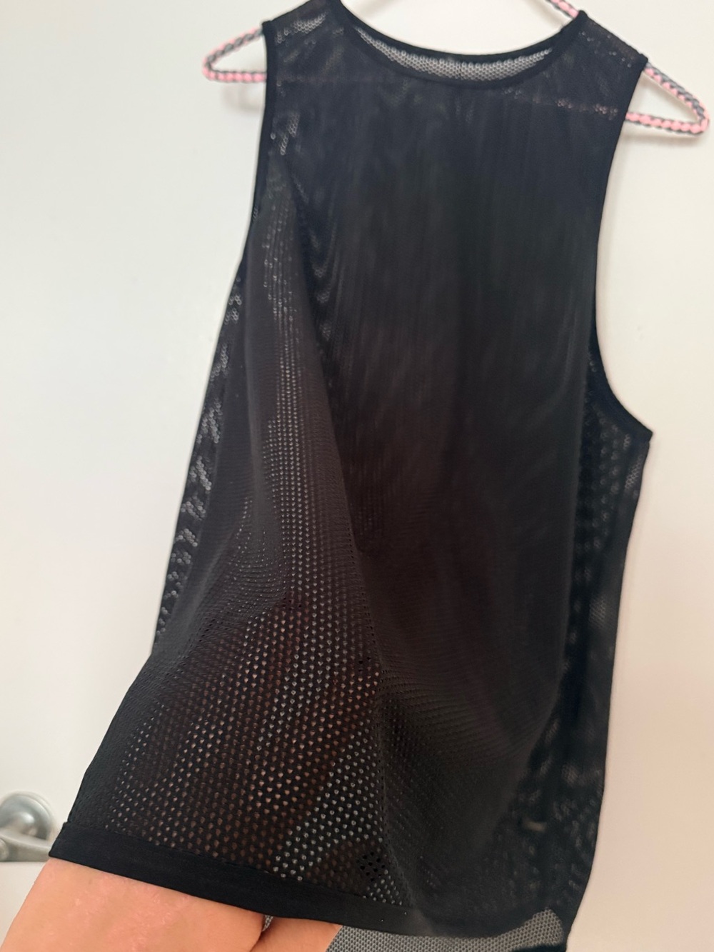 Black mesh sleeveless tank - Picture 2 of 2